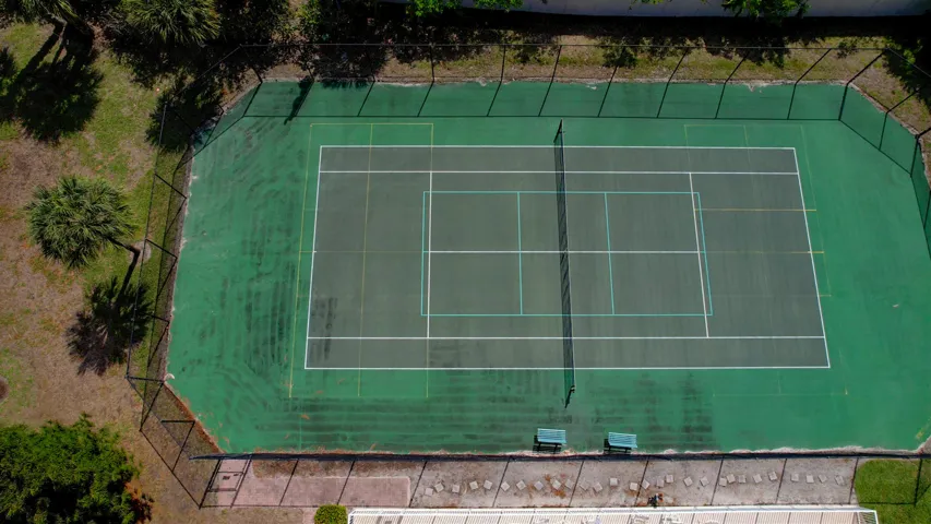 208 River Walk tennis