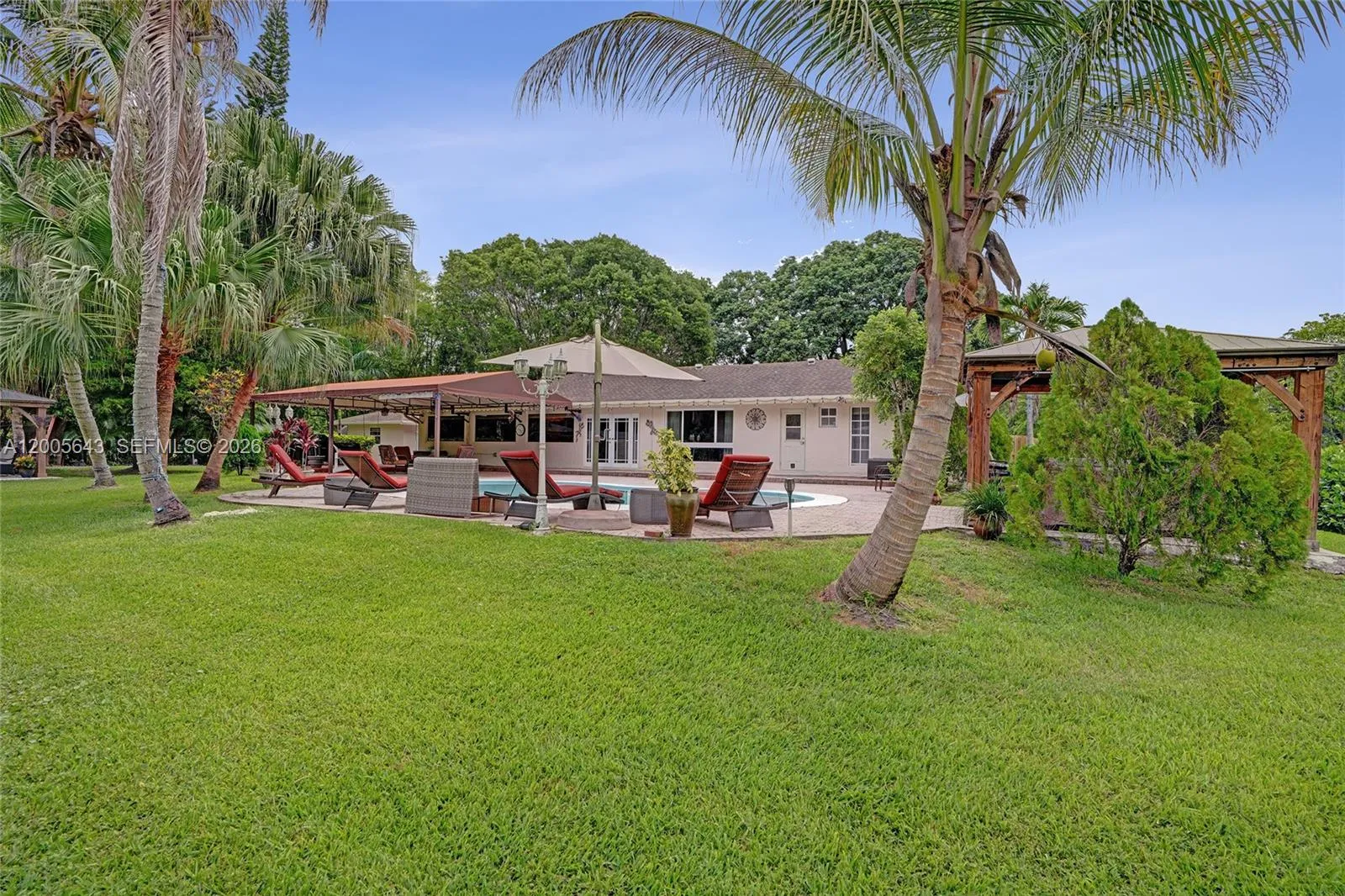 Spacious, private backyard