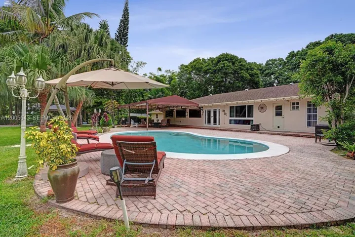 Large pool deck