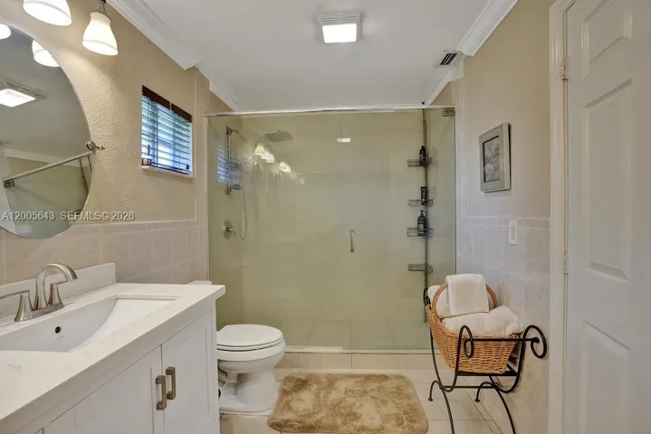 Glass shower doors