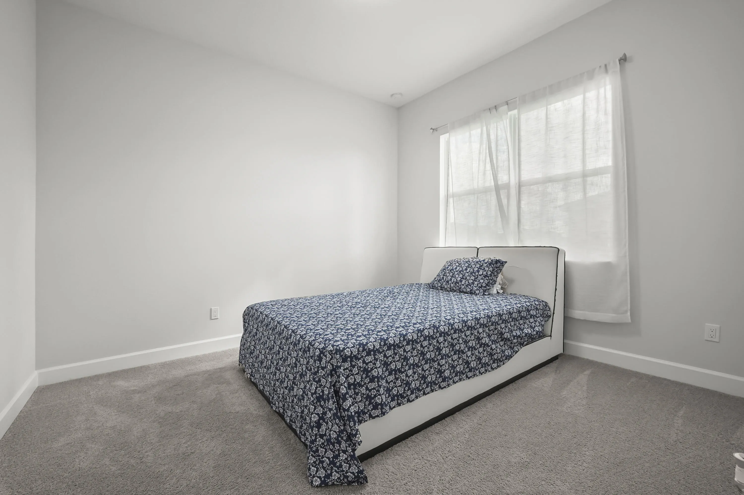 27 Bedroom 01
