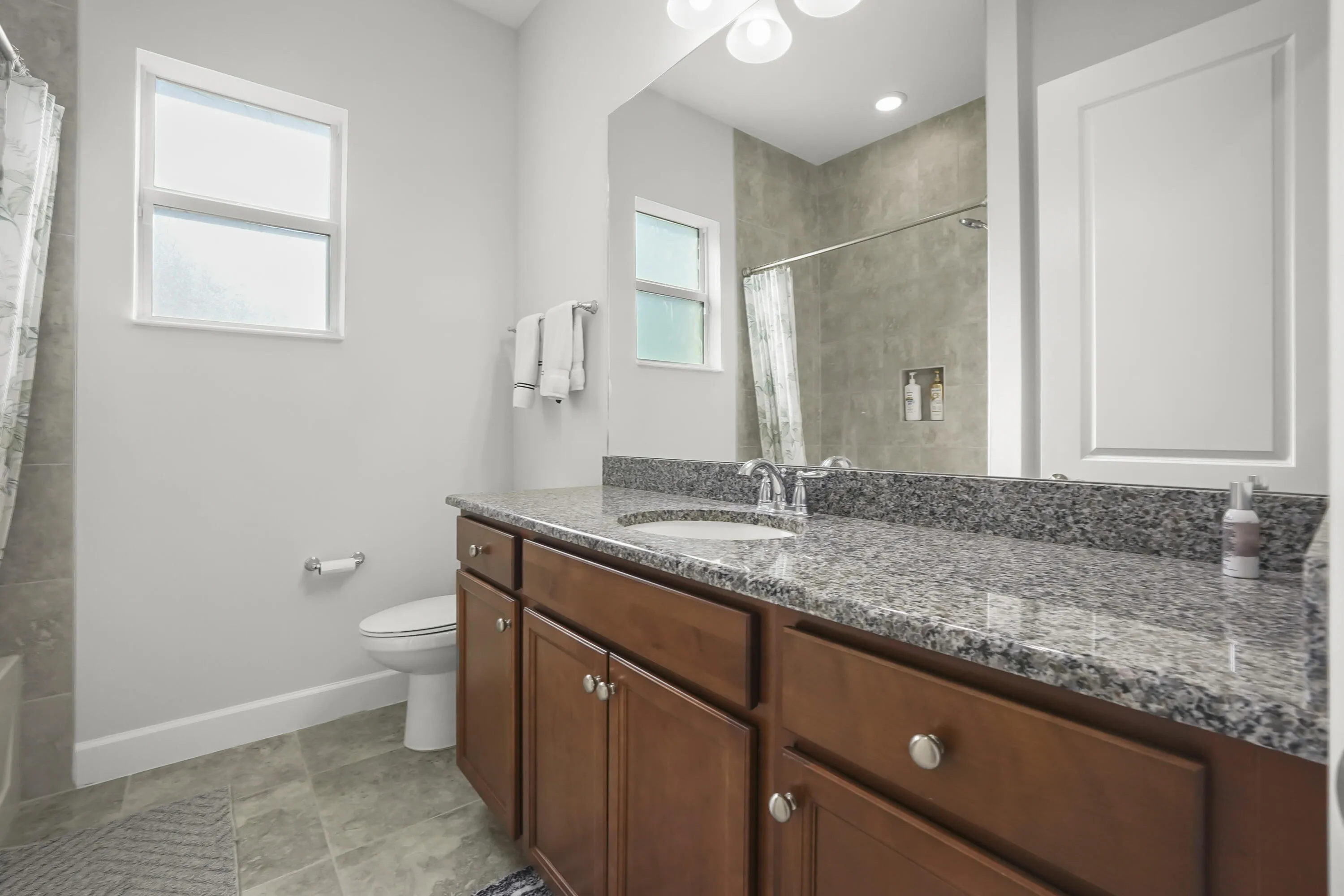 17 Bathroom 01