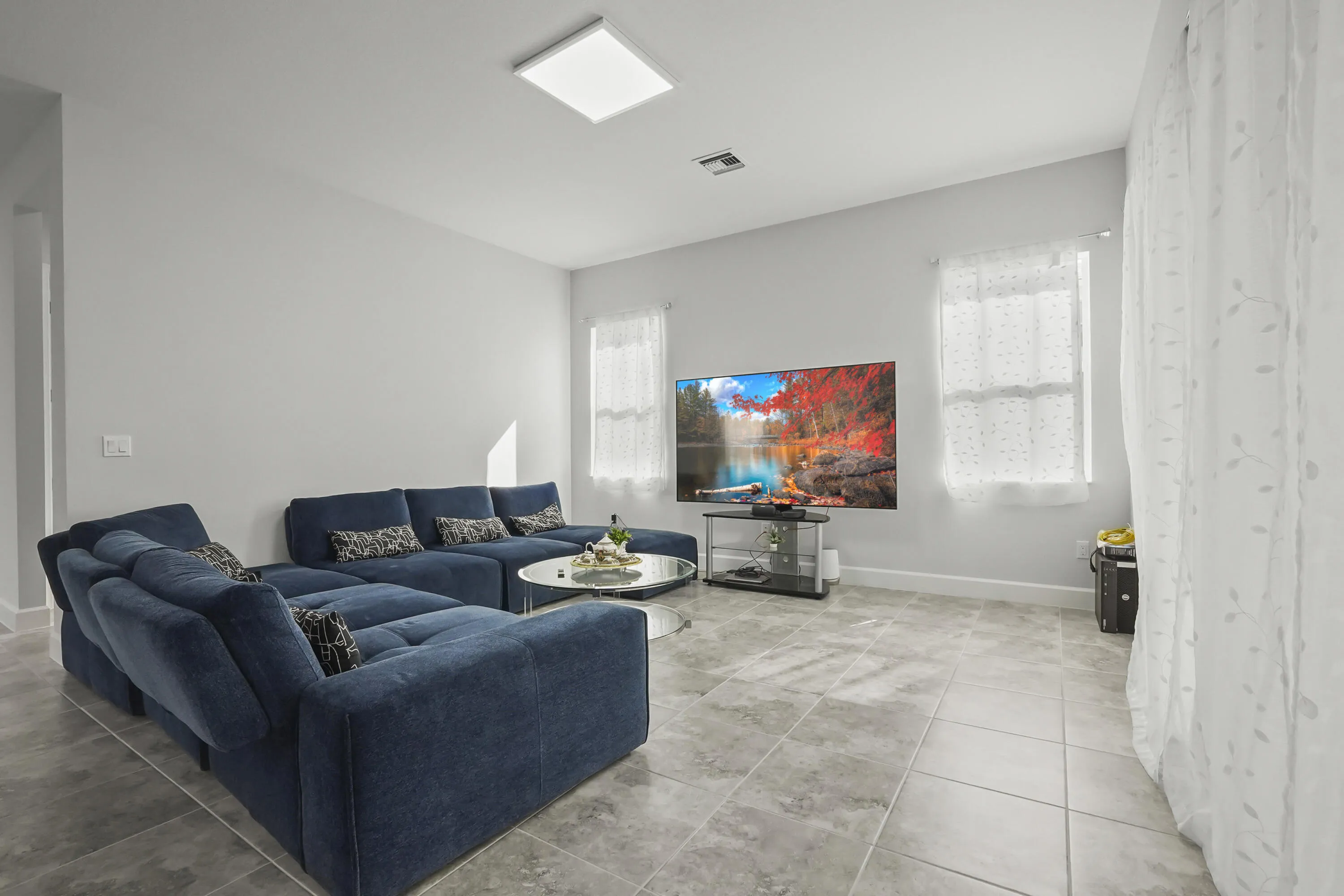 08 Family Room 01