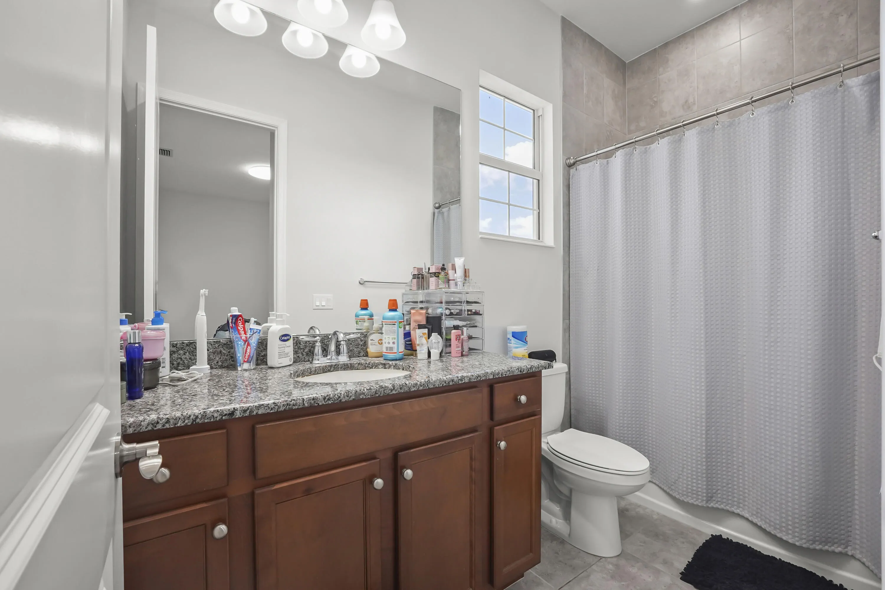 23 Bathroom 01
