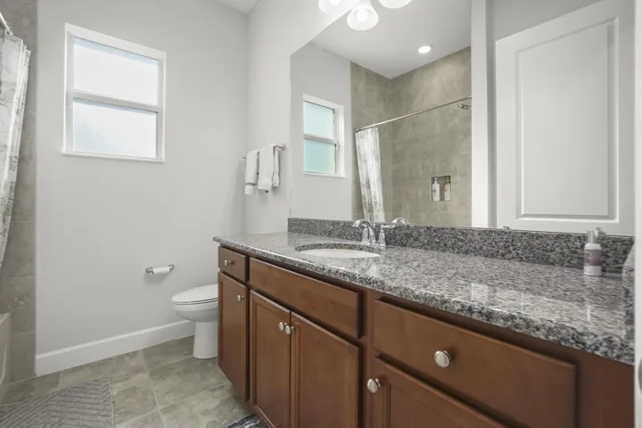 17 Bathroom 01