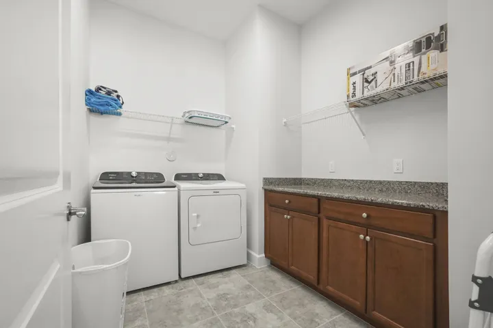 36 Laundry Room 01