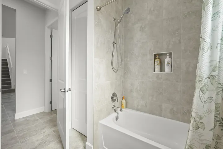 18 Bathroom 01