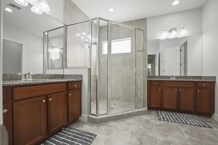33 Bathroom 01