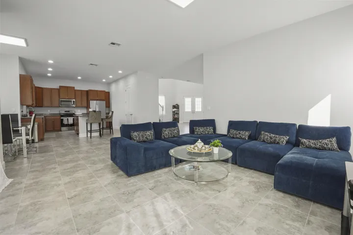 09 Living Room 02