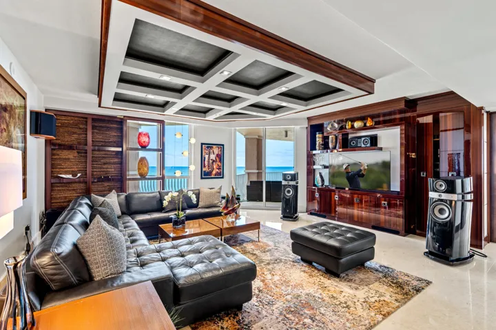 OCEANFRONT LIVING ROOM