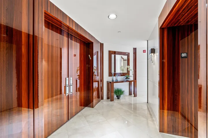PRIVATE ELEVATOR FOYER
