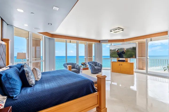 OCEANFRONT PRIMARY SUITE