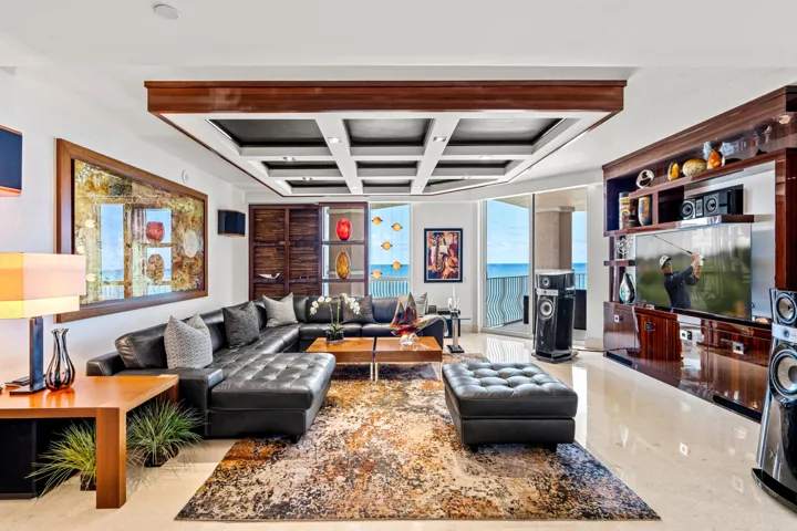 OCEANFRONT LIVING ROOM