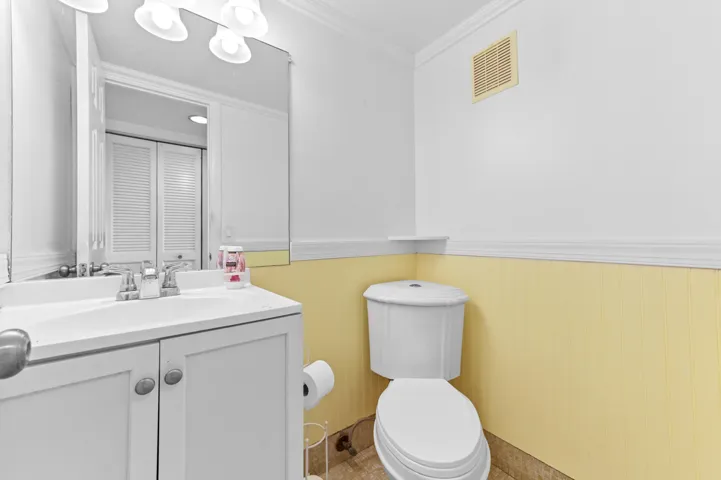 12 Bathroom 01