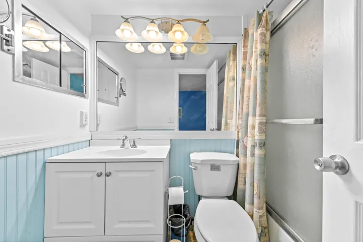 15 Bathroom 01