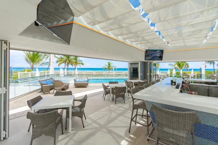 Pool Patio Bar 2