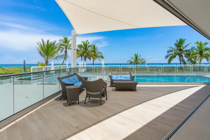 Pool Patio Bar 3