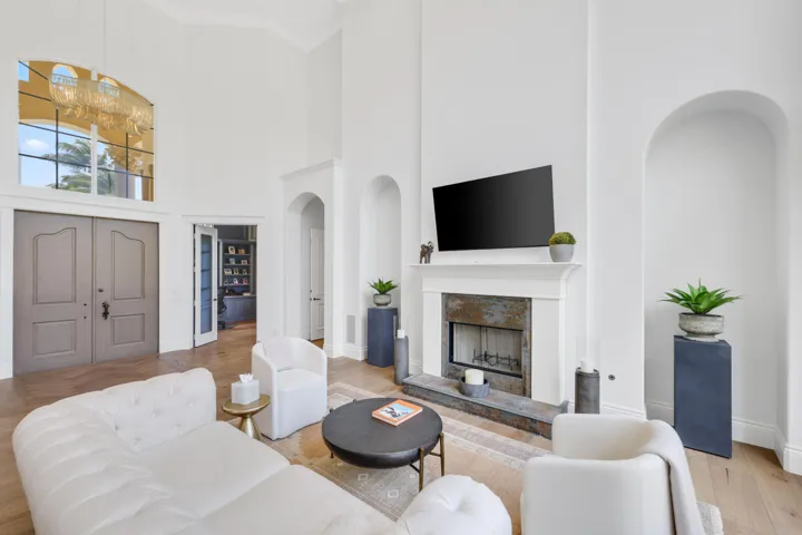 1019 Grand Court - 11.jpg-FULL