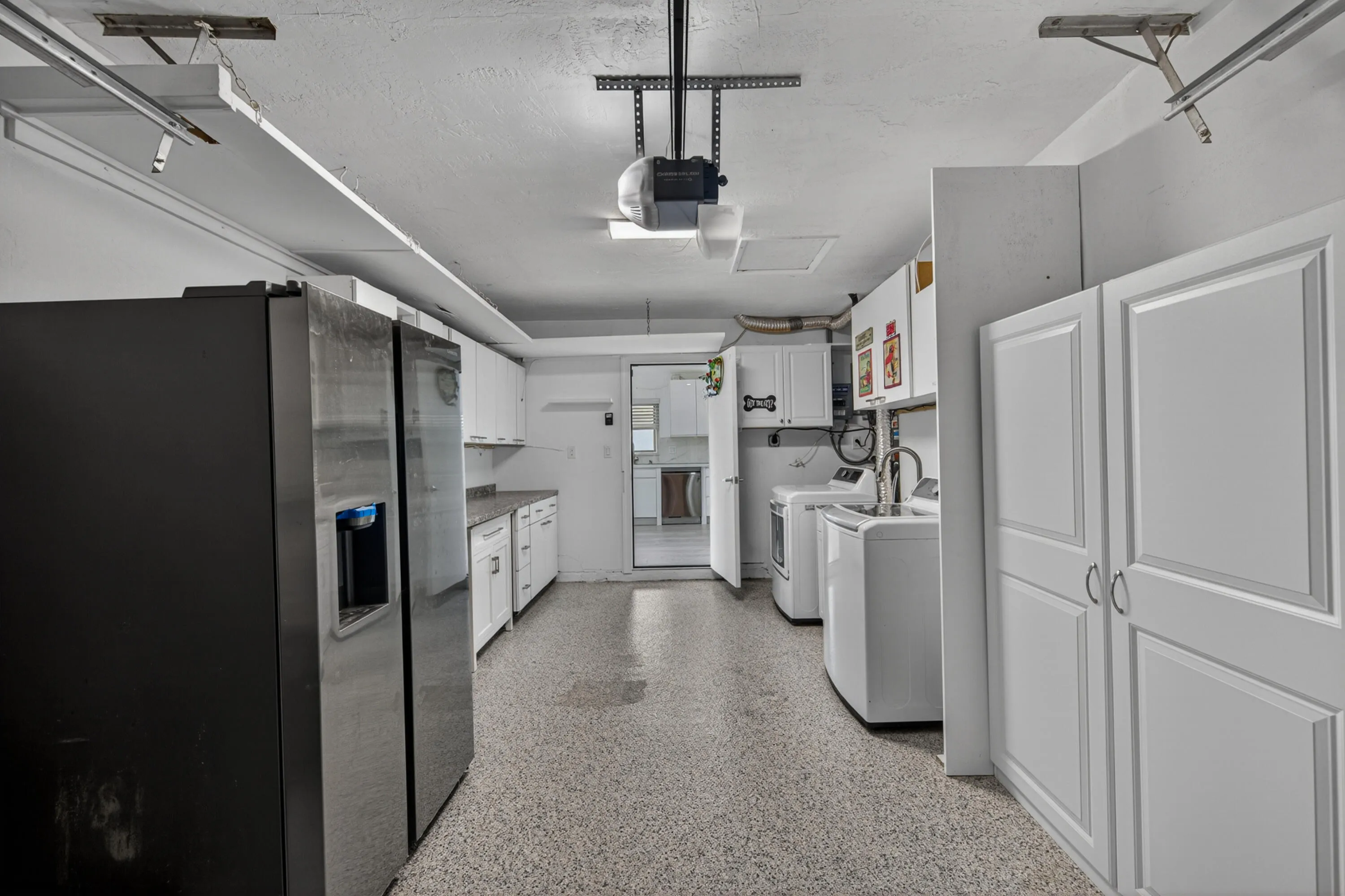 The refrigerator in the garage does no convey