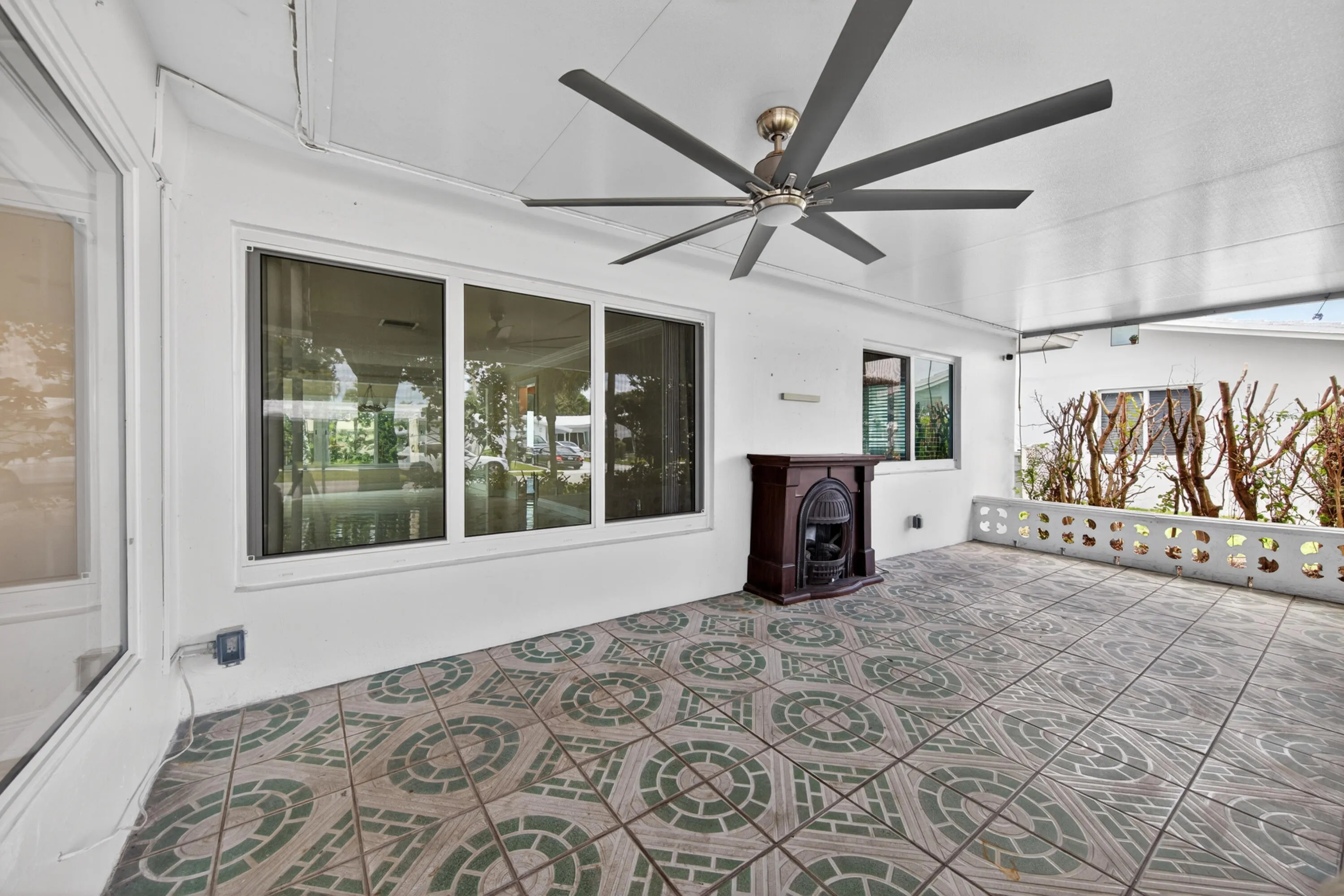 Front porch with fan (2024)