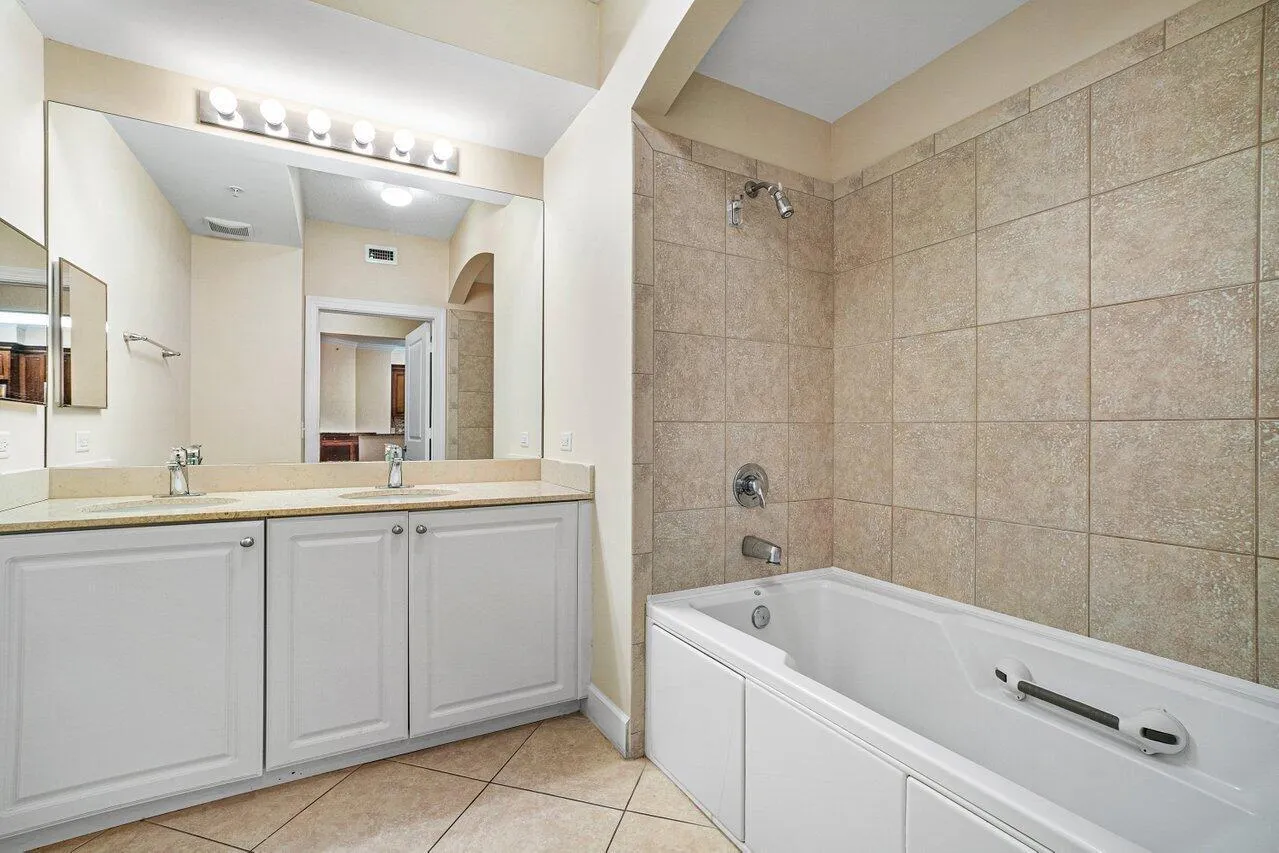 014-1690RenaissanceCommonsBlvd-BoyntonBe