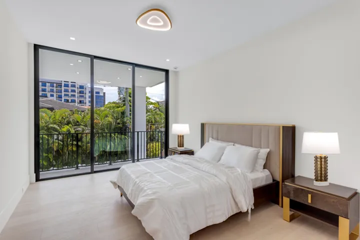 mls_BEDROOM_2_EB_LAMP