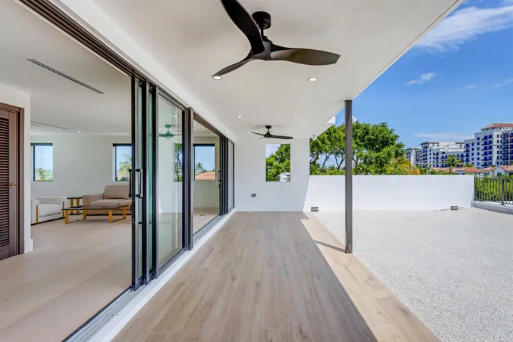 ROOFTOP_LOGGIA_STRAIGHT_EB