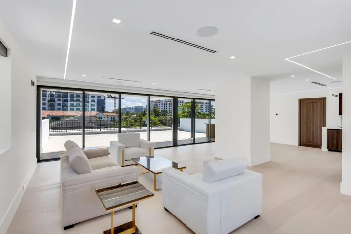 CLUBROOM_LOOKING_OUT_EB