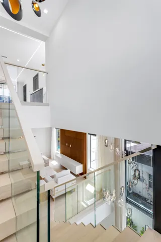CLUBROOM_TO_STAIRS_STRAIGHT_EB