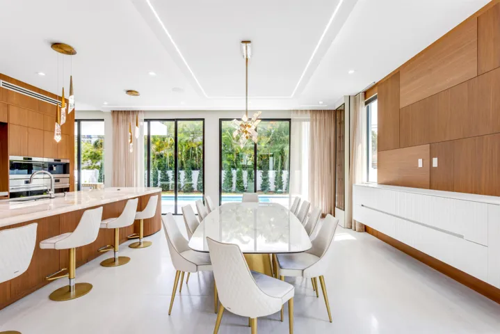 DINING_STRAIGHT_EB