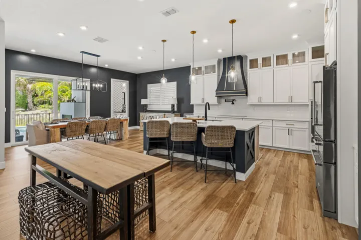 2465 NE Evinrude Circle-59
