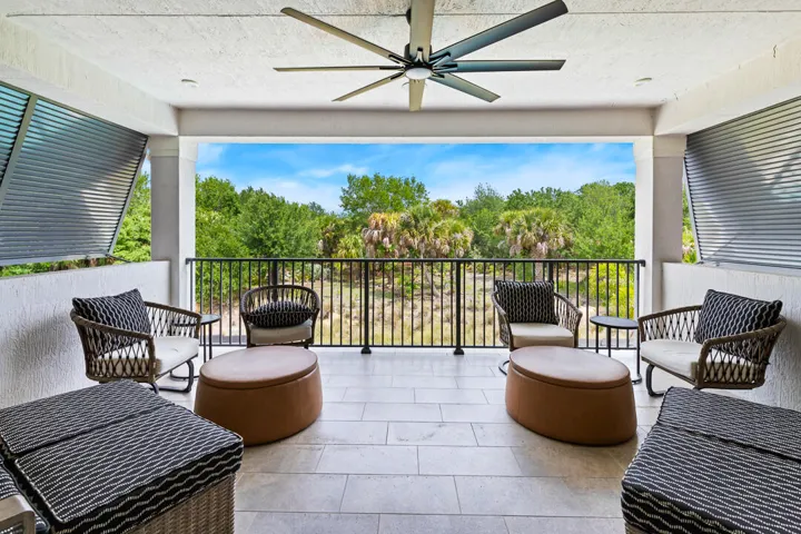 2465 NE Evinrude Circle-44