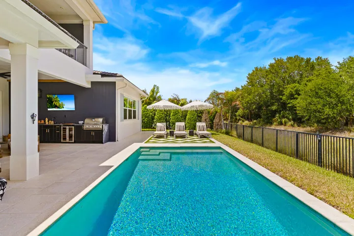 2465 NE Evirude Circle-103