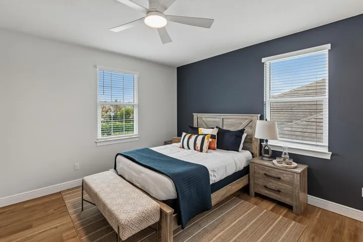 2465 NE Evinrude Circle-23