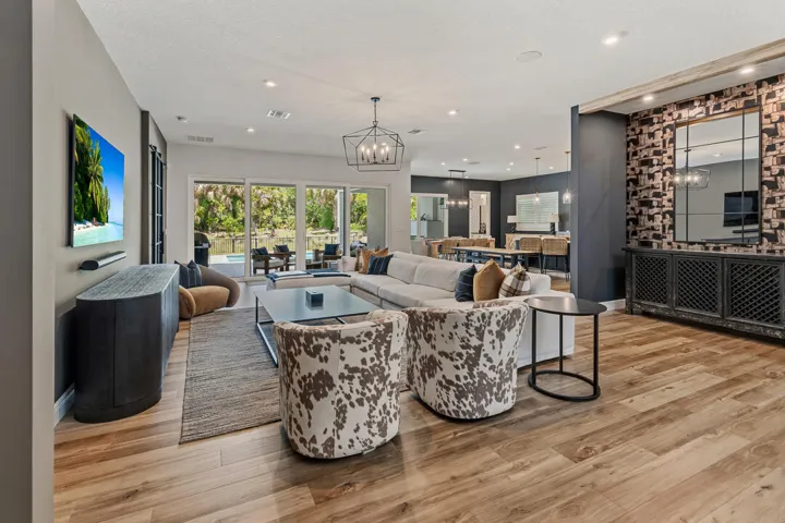 2465 NE Evinrude Circle-73