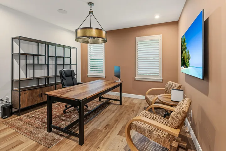 2465 NE Evinrude Circle-57