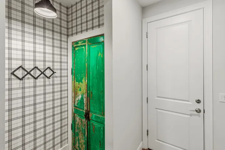 2465 NE Evinrude Circle-52