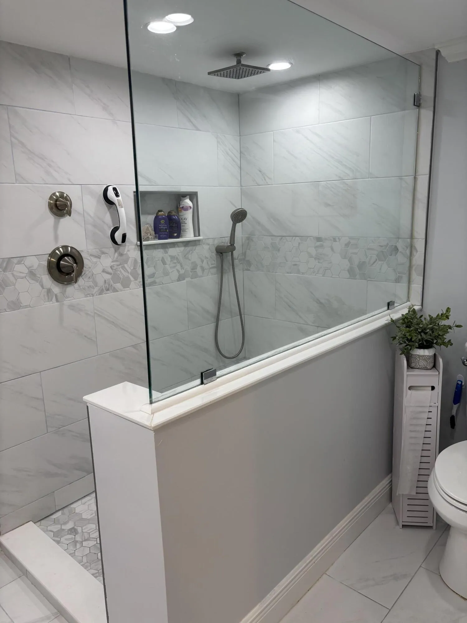 Pelican Pointe primary bath 1