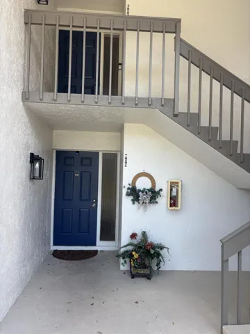 Pelican Way front entrance