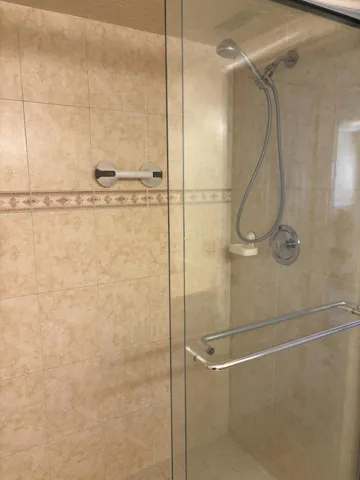 Pelican Pointe guest shower