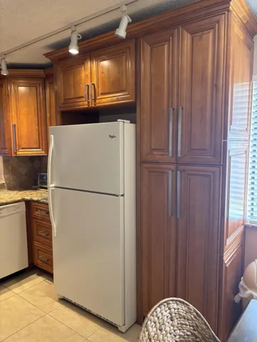 Pelican Pointe kitchen 4