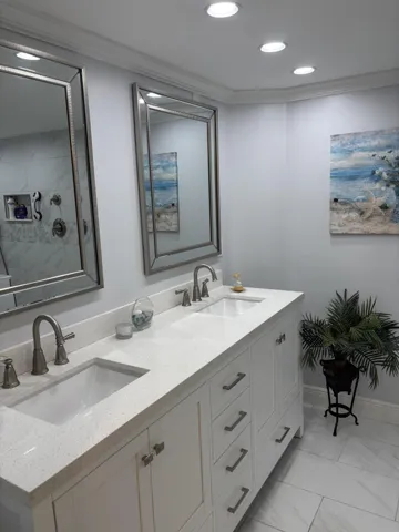 Pelican Pointe primary bath 4