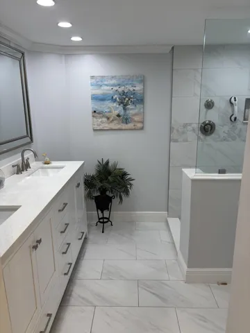 Pelican Pointe primary bath 3
