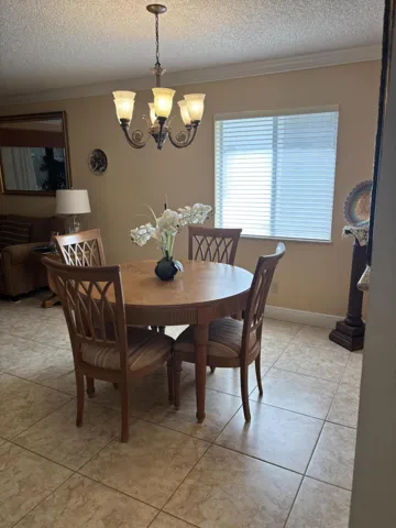 Pelican Pointe dining room