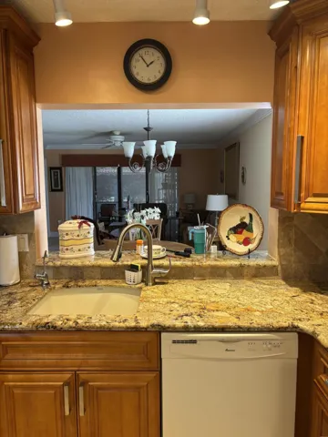 Pelican Pointe kitchen 1