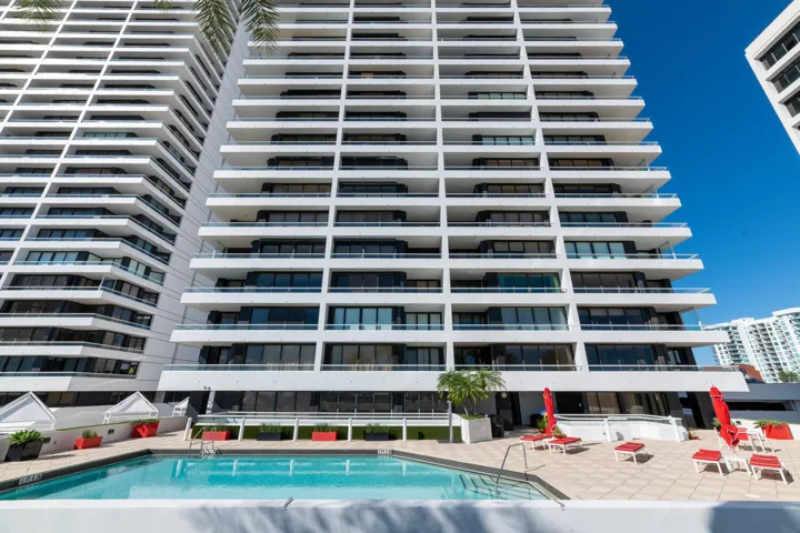 525 S Flagler Dr Unit 26h West-large-036
