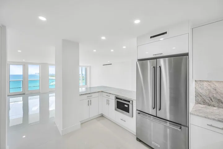 2100 S OCEN LN-25