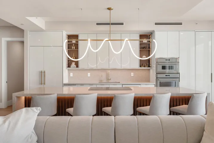 LIVING_TO_KITCHEN_STRAIGHT_D