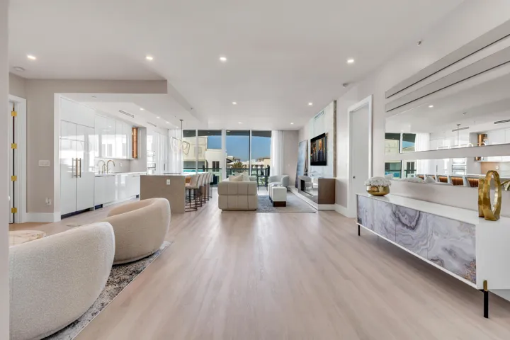 FOYER_TO_LIVING_D