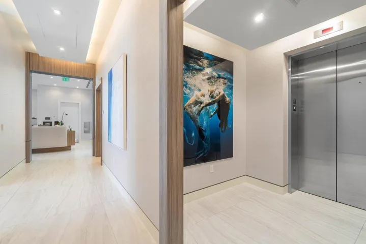 Lobby to elevator